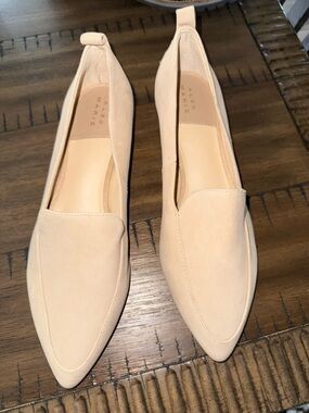 Alex Marie Womens Cream Pointed Toe Loafers Gold Trim Heel size 10